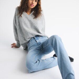 Abercrombie - Ultra High Rise 90s Straight Jean - 28 - 6S